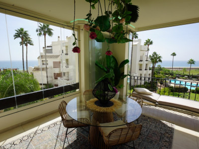 Apartamento en venta en El Velerin, Estepona