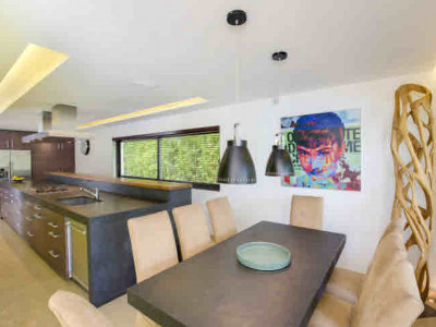 Villa for sale in Estepona