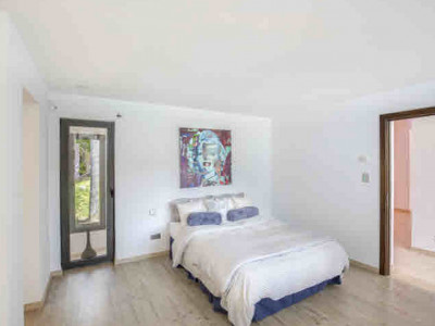 Villa for sale in Estepona