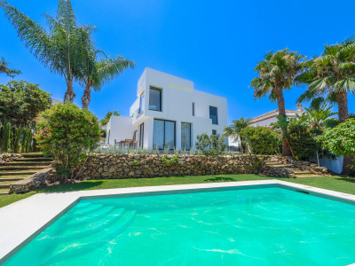 Villa for sale in Nueva Andalucia