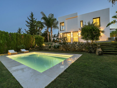 Villa for sale in Nueva Andalucia