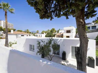 Villa for sale in Nueva Andalucia