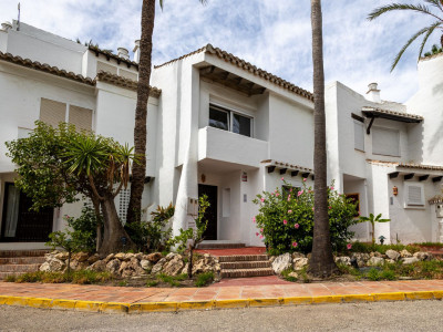 Town House for sale in Costalita, Estepona