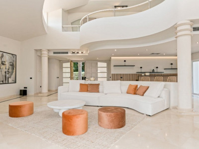 Villa for sale in Los Flamingos Golf, Benahavis