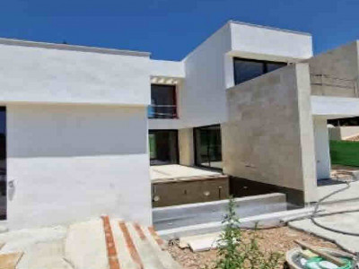 Villa for sale in Nueva Andalucia