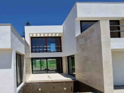 Villa for sale in Nueva Andalucia