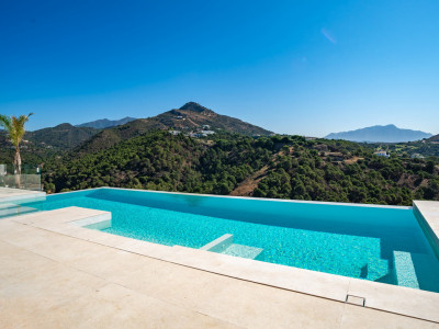 Villa for sale in Benahavis