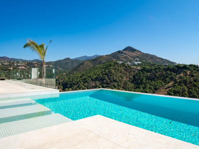 Villa for sale in Benahavis