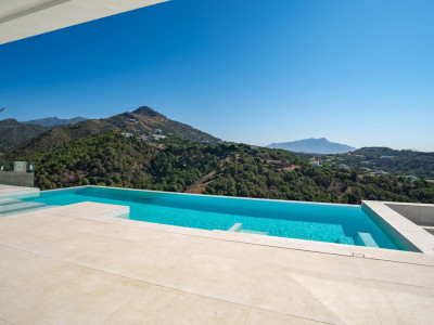 Villa for sale in Benahavis