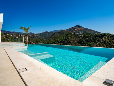 Villa for sale in Benahavis