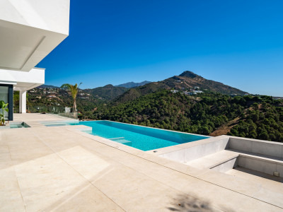 Villa for sale in Benahavis