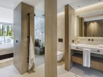 Ground Floor Apartment for sale in Puente Romano, Marbella Golden Mile