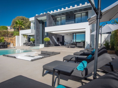 Villa for sale in Valle Romano, Estepona