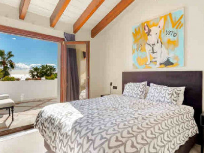Zweistöckiges Penthouse zum Verkauf in Country Club Las Brisas, Nueva Andalucia