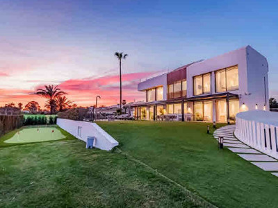 Villa for sale in Estepona East, Estepona