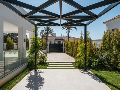 Villa zum Verkauf in La Cerquilla, Nueva Andalucia