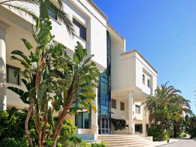 Duplex Planta Baja en venta en Oasis de Banús, Marbella Golden Mile