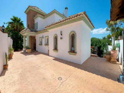 Villa for sale in Istan