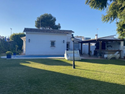 Villa zum Verkauf in El Saladillo, Estepona