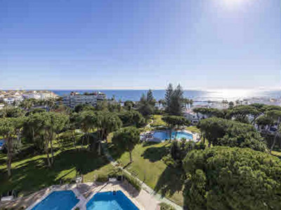 Apartamento en venta en Playas del Duque, Marbella - Puerto Banus