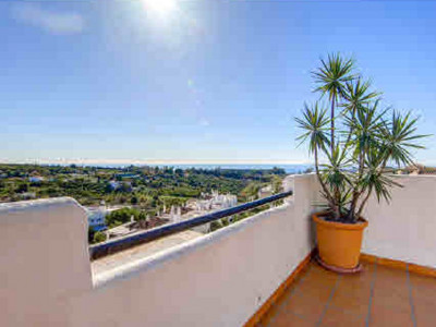 Zweistöckiges Penthouse zum Verkauf in Selwo, Estepona