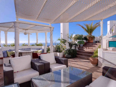 Town House for sale in Jardines Colgantes, Marbella Golden Mile