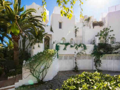 Town House for sale in Jardines Colgantes, Marbella Golden Mile