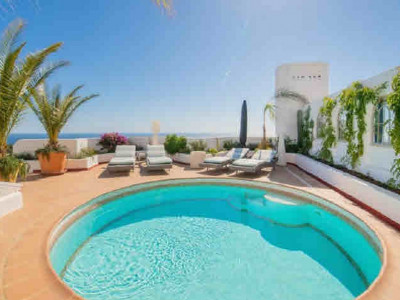 Town House for sale in Jardines Colgantes, Marbella Golden Mile