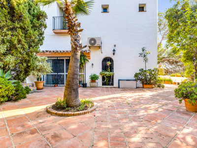 Villa zum Verkauf in Selwo, Estepona