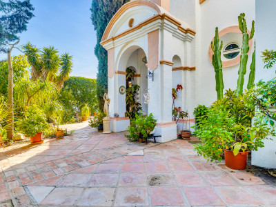 Villa zum Verkauf in Selwo, Estepona