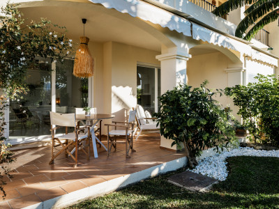 Apartamento Planta Baja en venta en La Quinta Hills, Benahavis