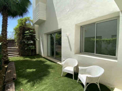 Ground Floor Duplex zum Verkauf in Marbella Club Hills, Benahavis