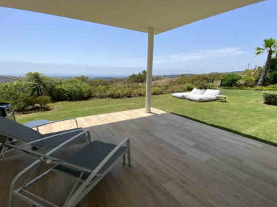 Ground Floor Duplex zum Verkauf in Marbella Club Hills, Benahavis