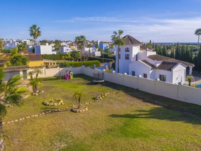 Villa for sale in El Paraiso, Estepona