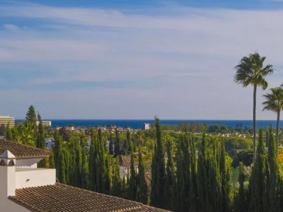 Villa for sale in El Paraiso, Estepona