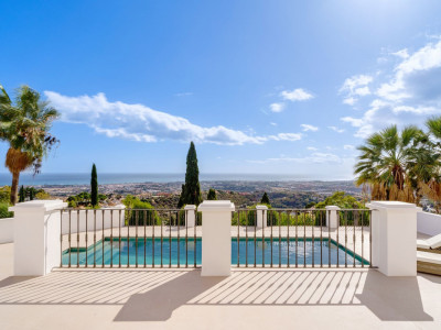 Villa for sale in El Madroñal, Benahavis