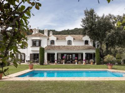 Villa for sale in El Madroñal, Benahavis