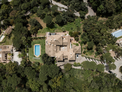 Villa for sale in El Madroñal, Benahavis