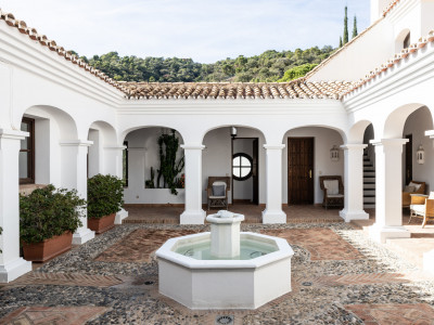 Villa for sale in El Madroñal, Benahavis