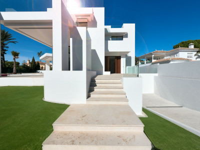 Villa for sale in Marbesa, Marbella East