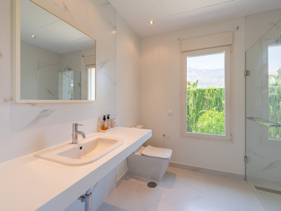Villa en venta en Altos de Puente Romano, Marbella Golden Mile