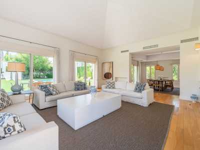 Villa en venta en Altos de Puente Romano, Marbella Golden Mile