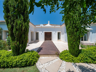 Villa en venta en Altos de Puente Romano, Marbella Golden Mile