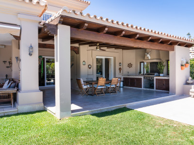 Villa for sale in Nueva Andalucia