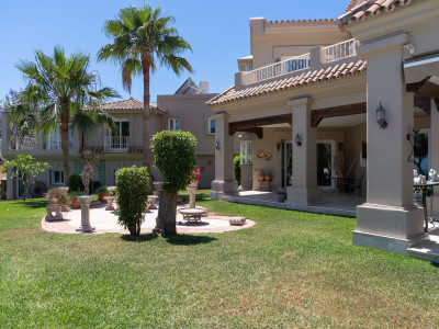 Villa for sale in Nueva Andalucia