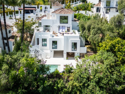 Villa for sale in Nueva Andalucia