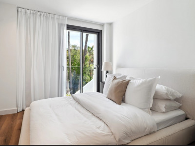 Villa for sale in Nueva Andalucia