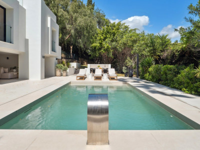 Villa for sale in Nueva Andalucia