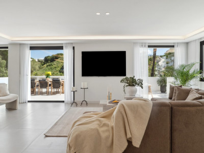 Villa for sale in Nueva Andalucia