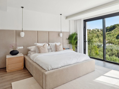 Villa for sale in Nueva Andalucia